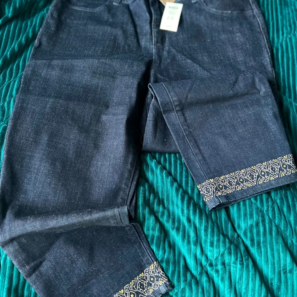 Slimming Dark wash Denim crop pants with embroidered cuffs